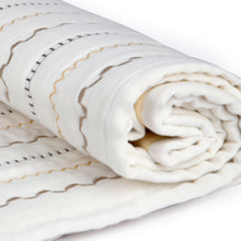 Load image into Gallery viewer, Ziggity Zaggity Quilt